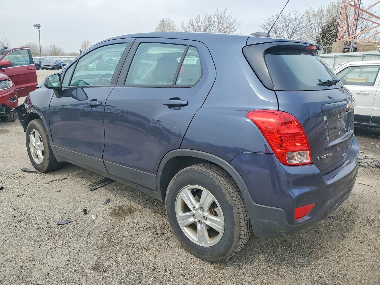 2019 CHEVROLET TRAX LS photo 3