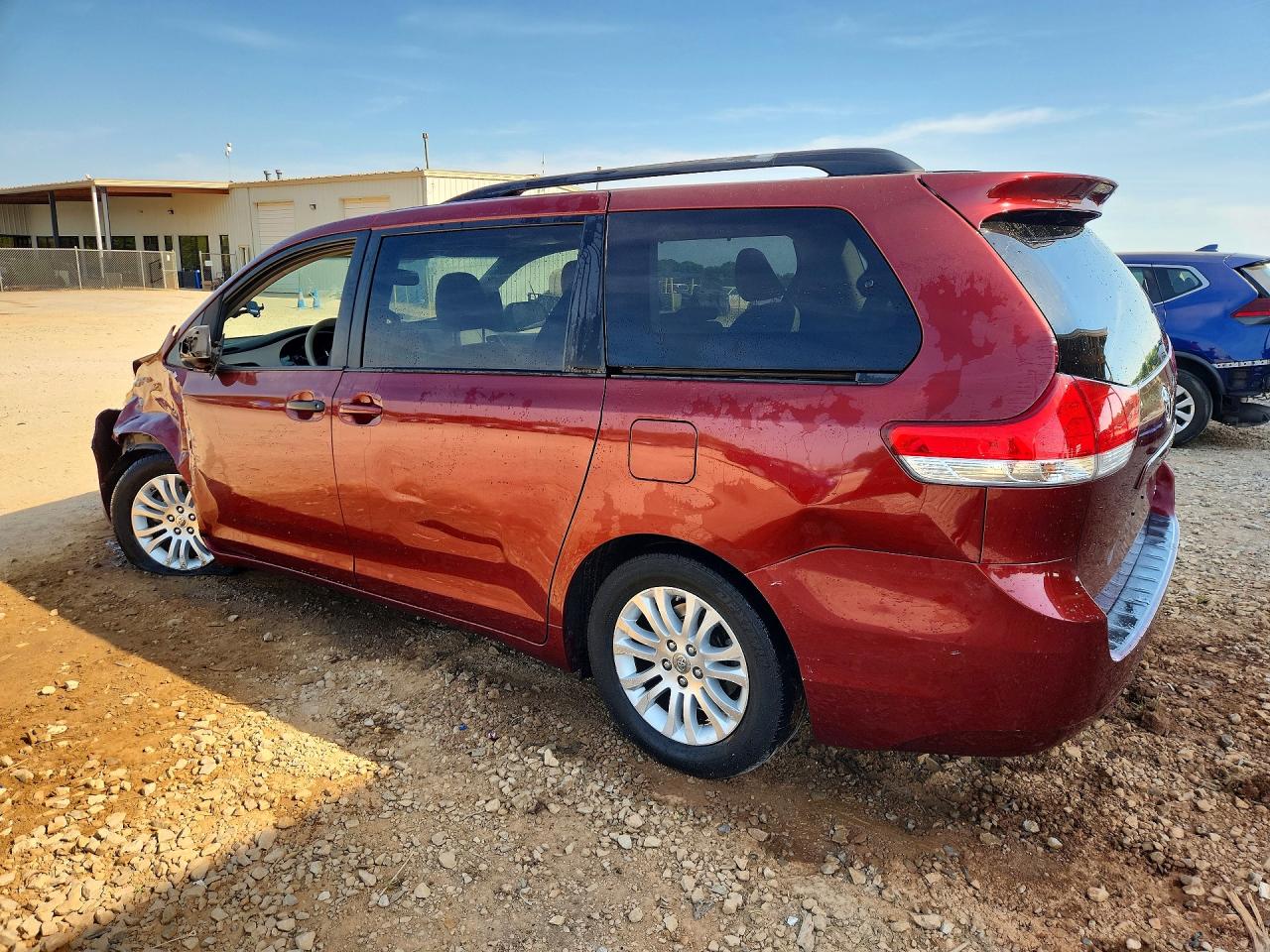 2013 TOYOTA SIENNA XLE 8-PASSENGER photo 3