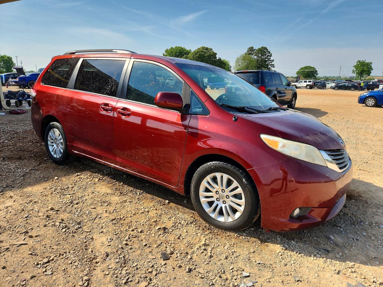 2013 TOYOTA SIENNA XLE 8-PASSENGER photo 7
