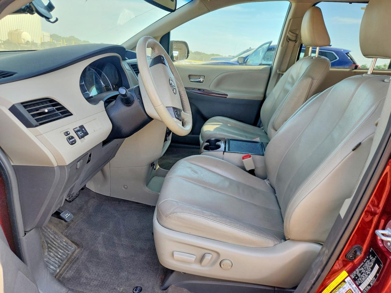 2013 TOYOTA SIENNA XLE 8-PASSENGER photo 13