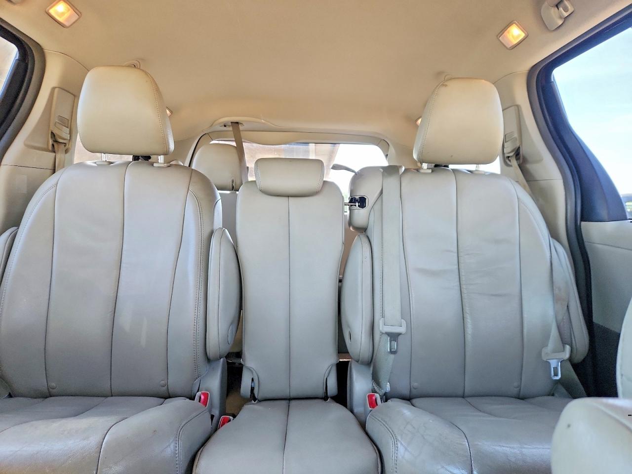 2013 TOYOTA SIENNA XLE 8-PASSENGER photo 19