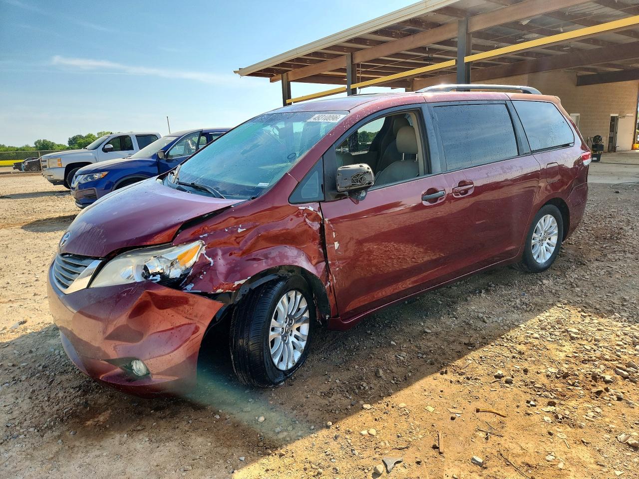 2013 TOYOTA SIENNA