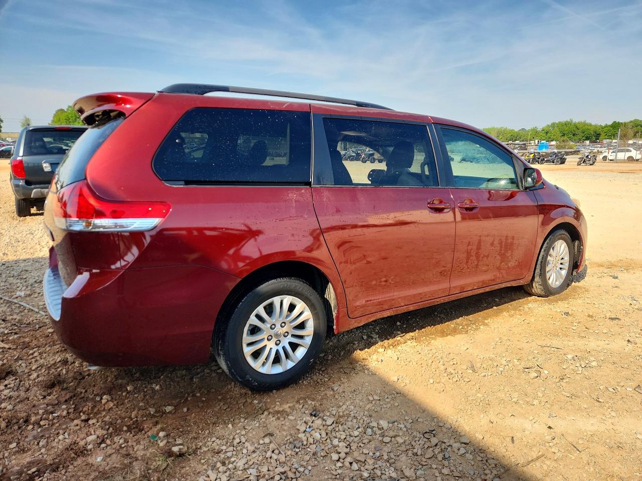 2013 TOYOTA SIENNA XLE 8-PASSENGER photo 5