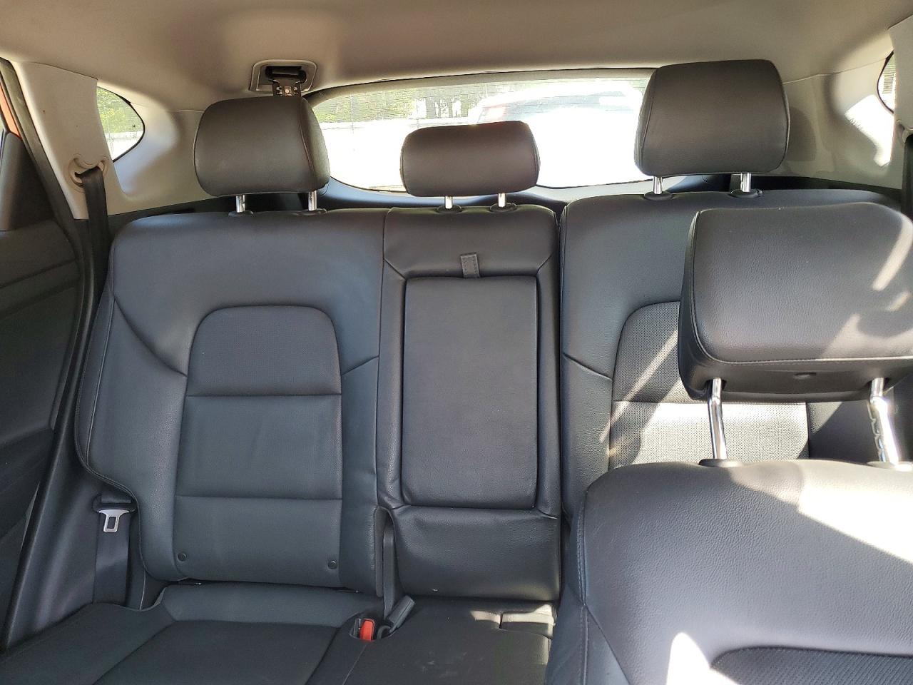 2017 HYUNDAI TUCSON SE PLUS photo 19