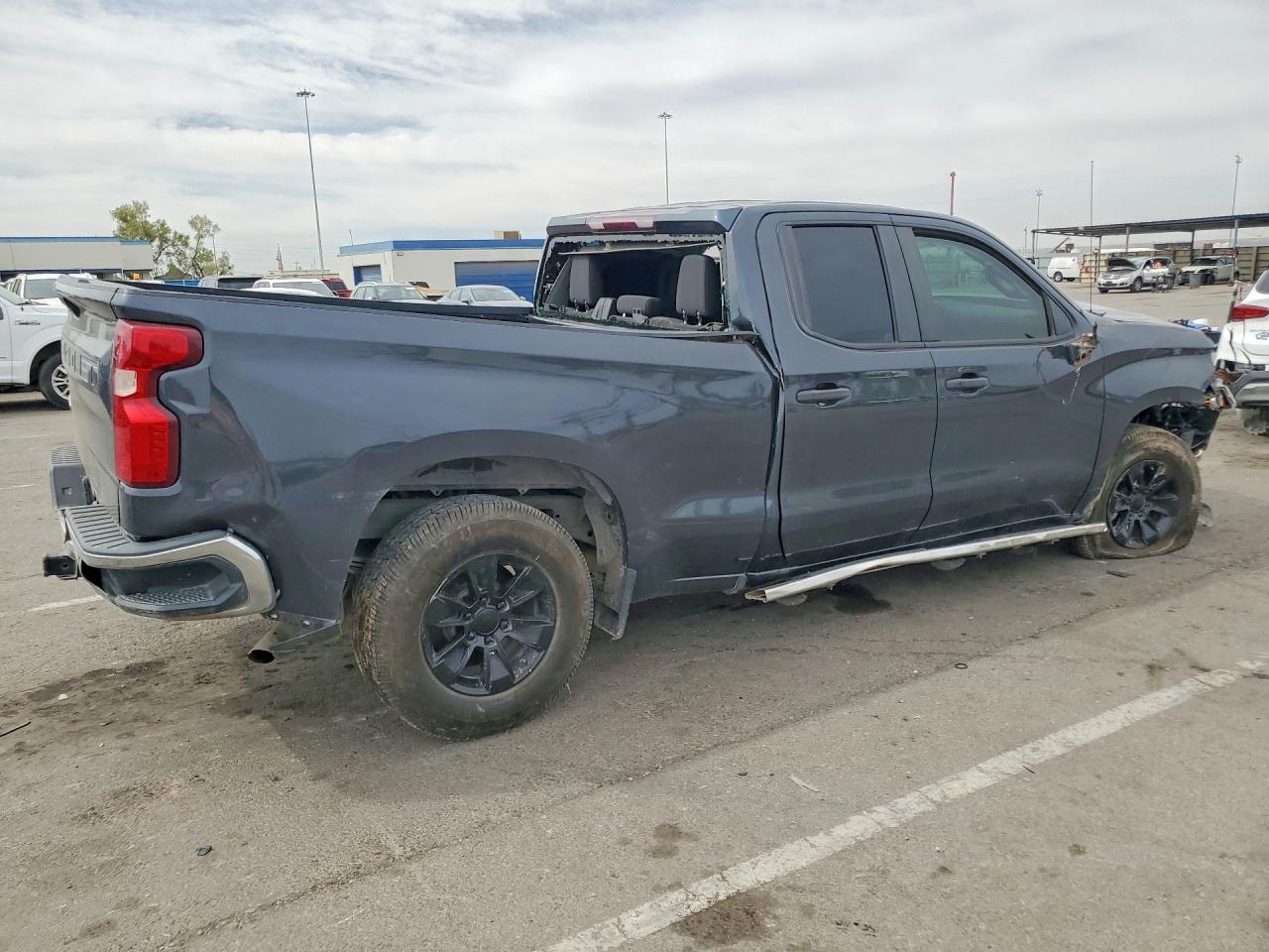 2020 CHEVROLET SILVERADO K1500 photo 3