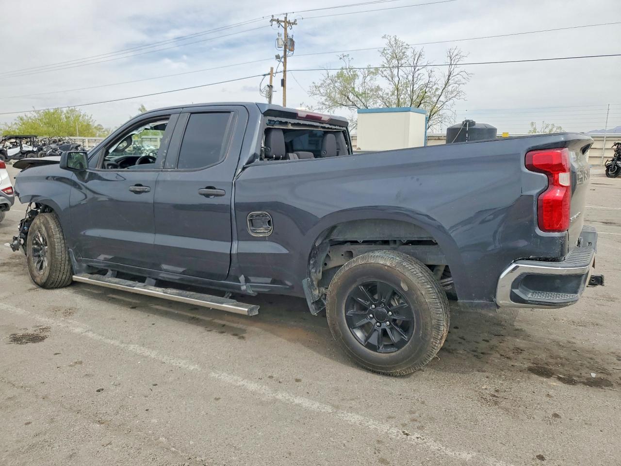 2020 CHEVROLET SILVERADO K1500 photo 2