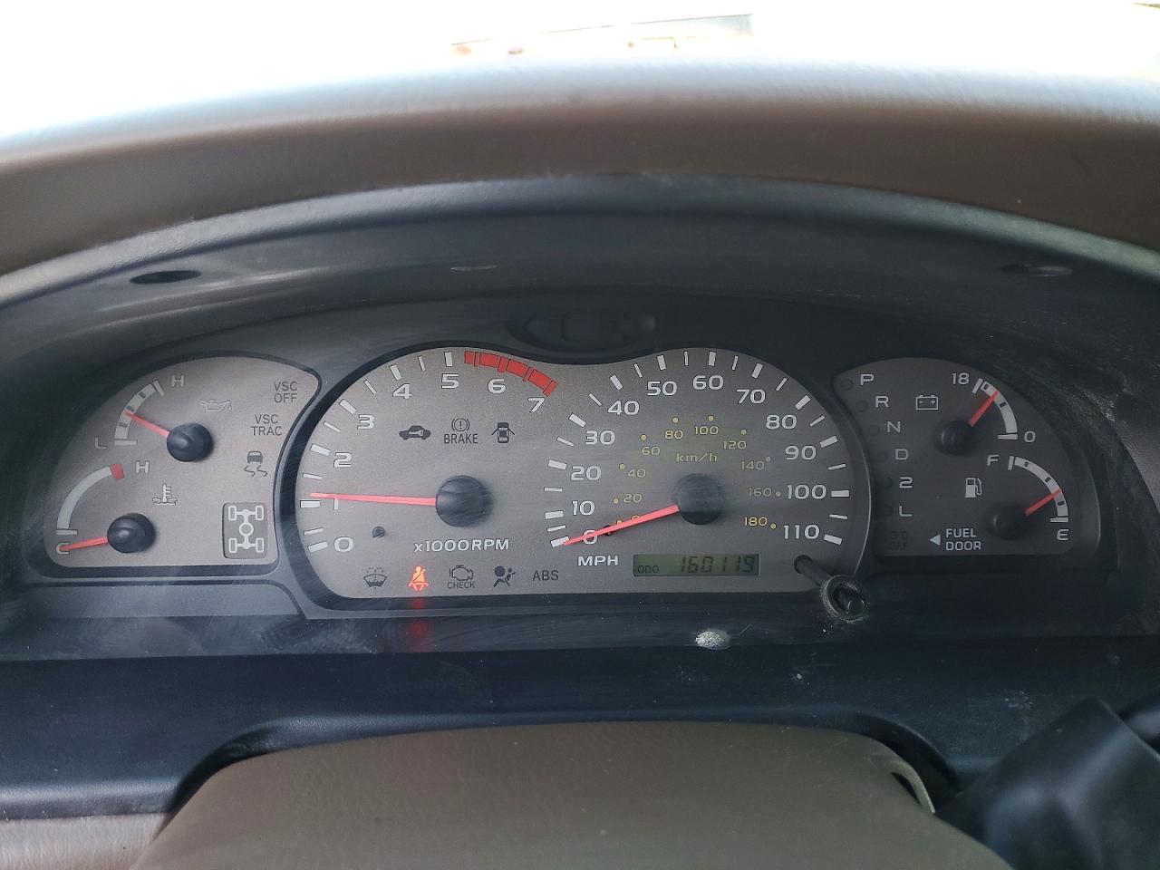 2004 TOYOTA SEQUOIA SR5 photo 25