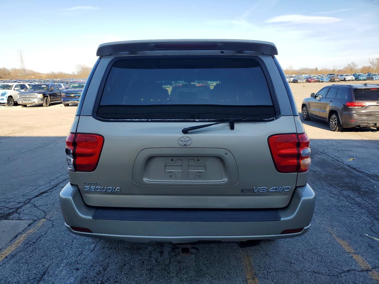 2004 TOYOTA SEQUOIA SR5 photo 16