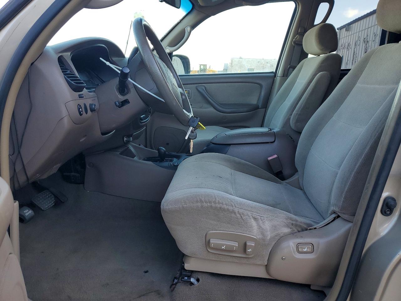 2004 TOYOTA SEQUOIA SR5 photo 19
