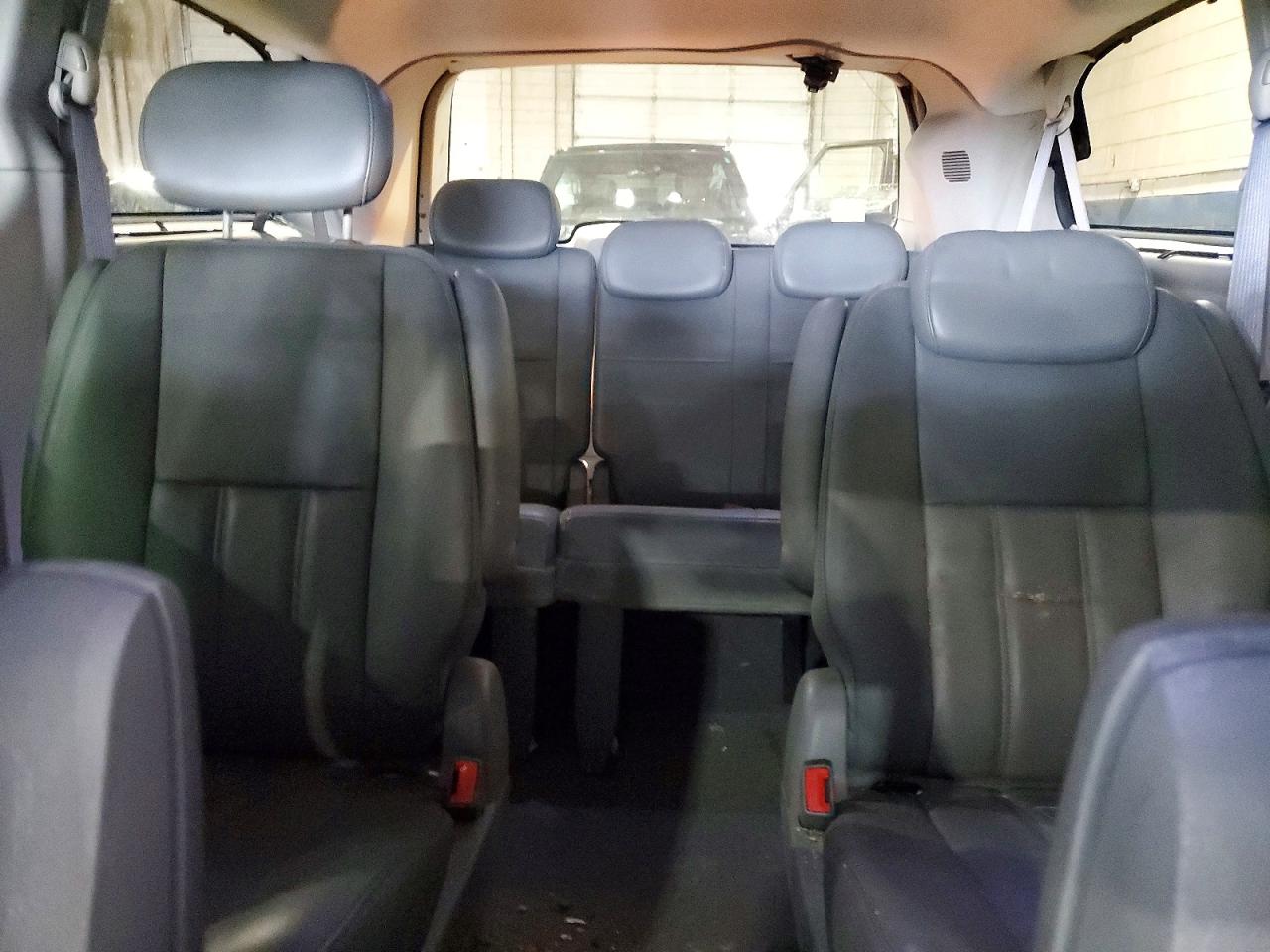 2010 CHRYSLER TOWN & COUNTRY TOURING photo 19