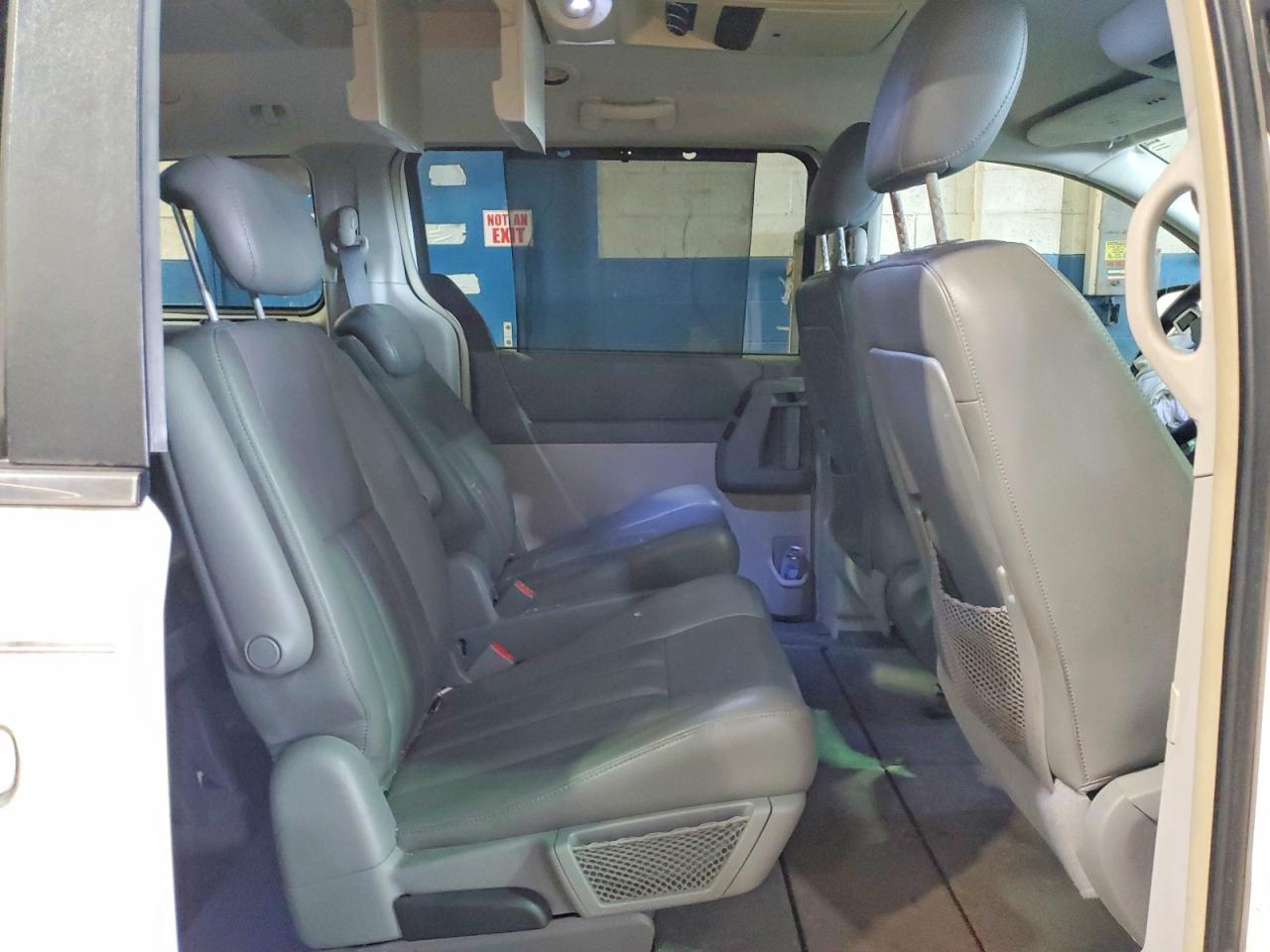 2010 CHRYSLER TOWN & COUNTRY TOURING photo 21