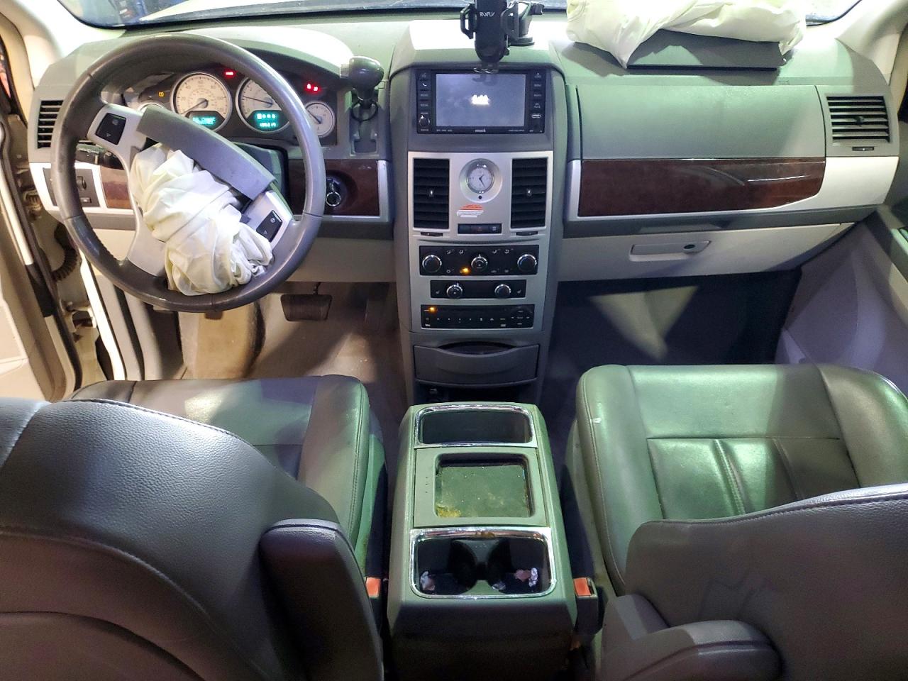 2010 CHRYSLER TOWN & COUNTRY TOURING photo 15