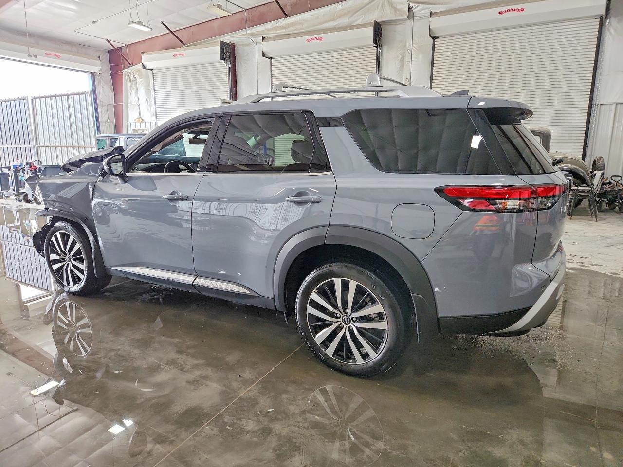 2023 NISSAN PATHFINDER PLATINUM photo 3
