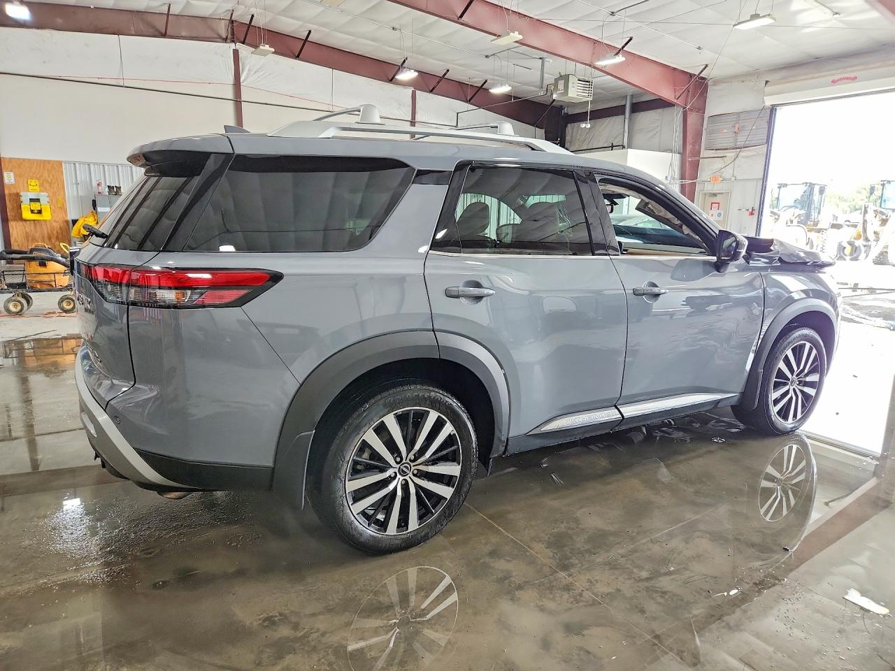 2023 NISSAN PATHFINDER PLATINUM photo 5