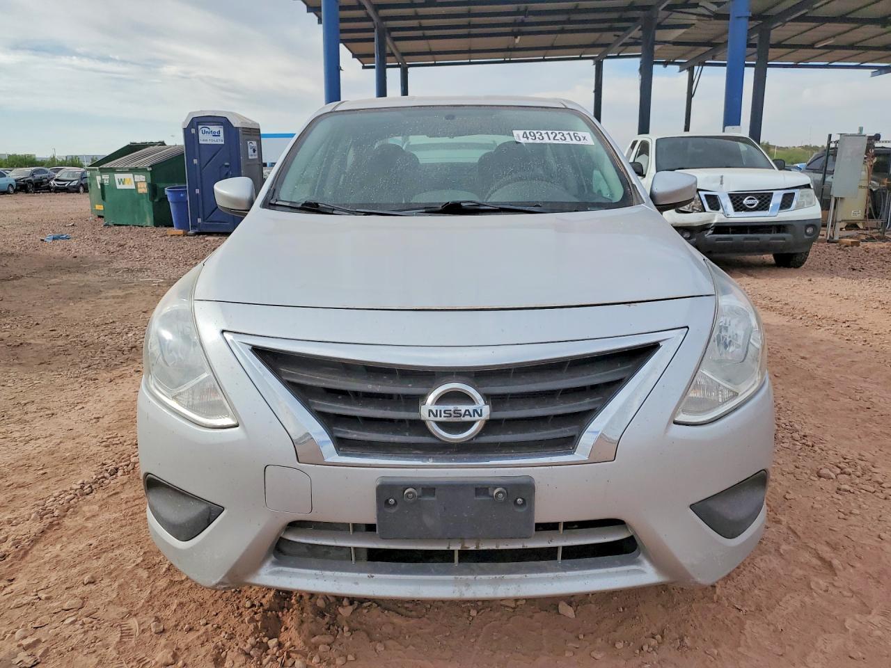 2019 NISSAN VERSA SV photo 9