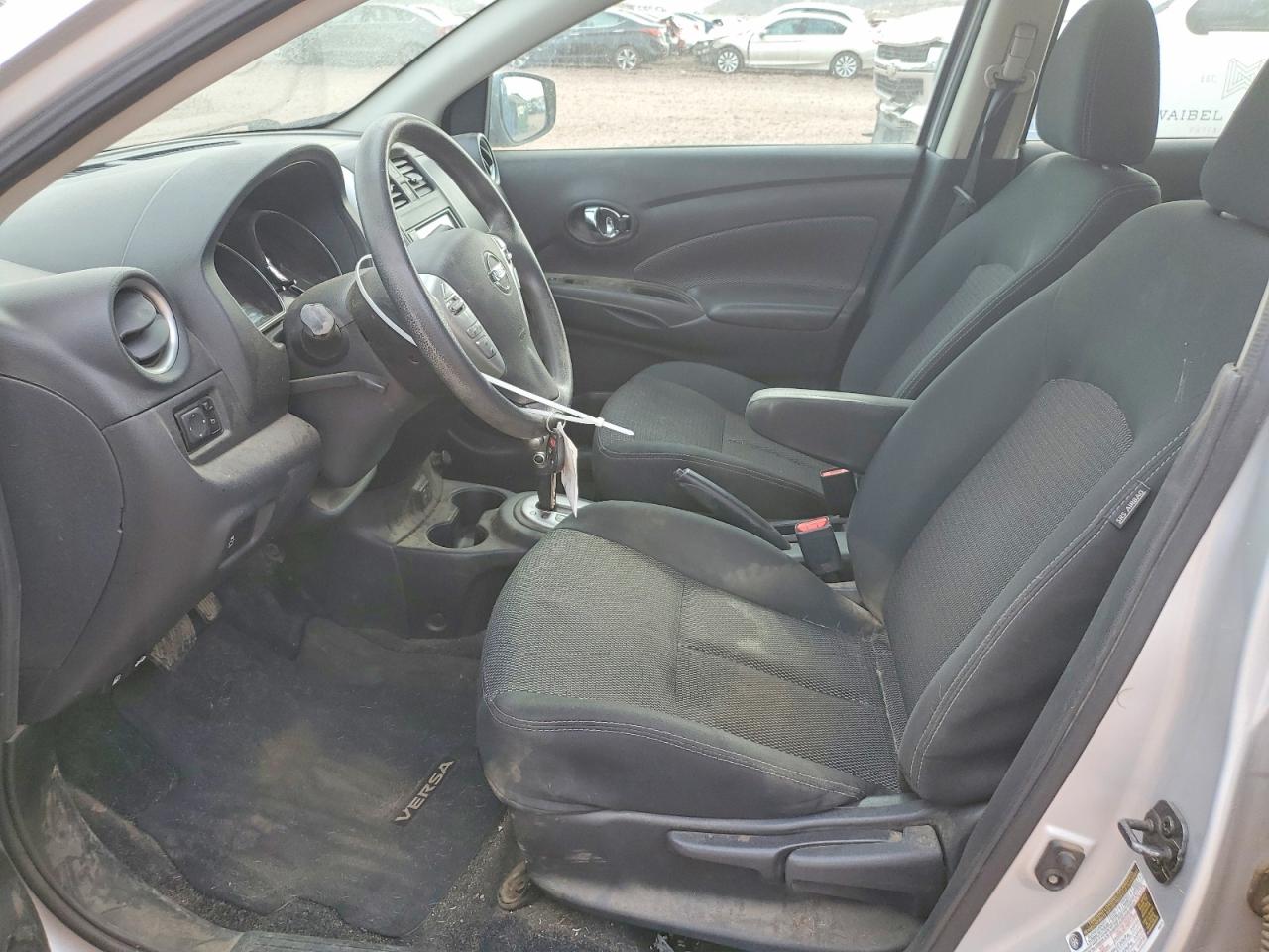 2019 NISSAN VERSA SV photo 13