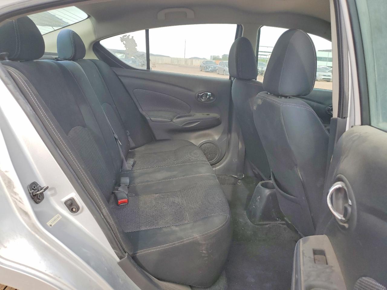 2019 NISSAN VERSA SV photo 19