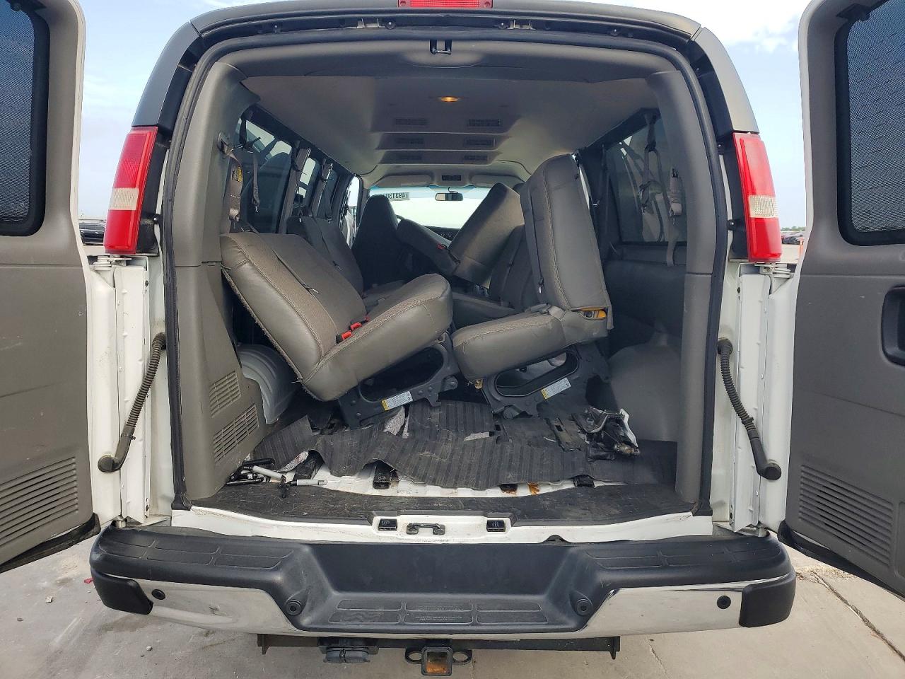 2018 CHEVROLET EXPRESS G3500 LS photo 19