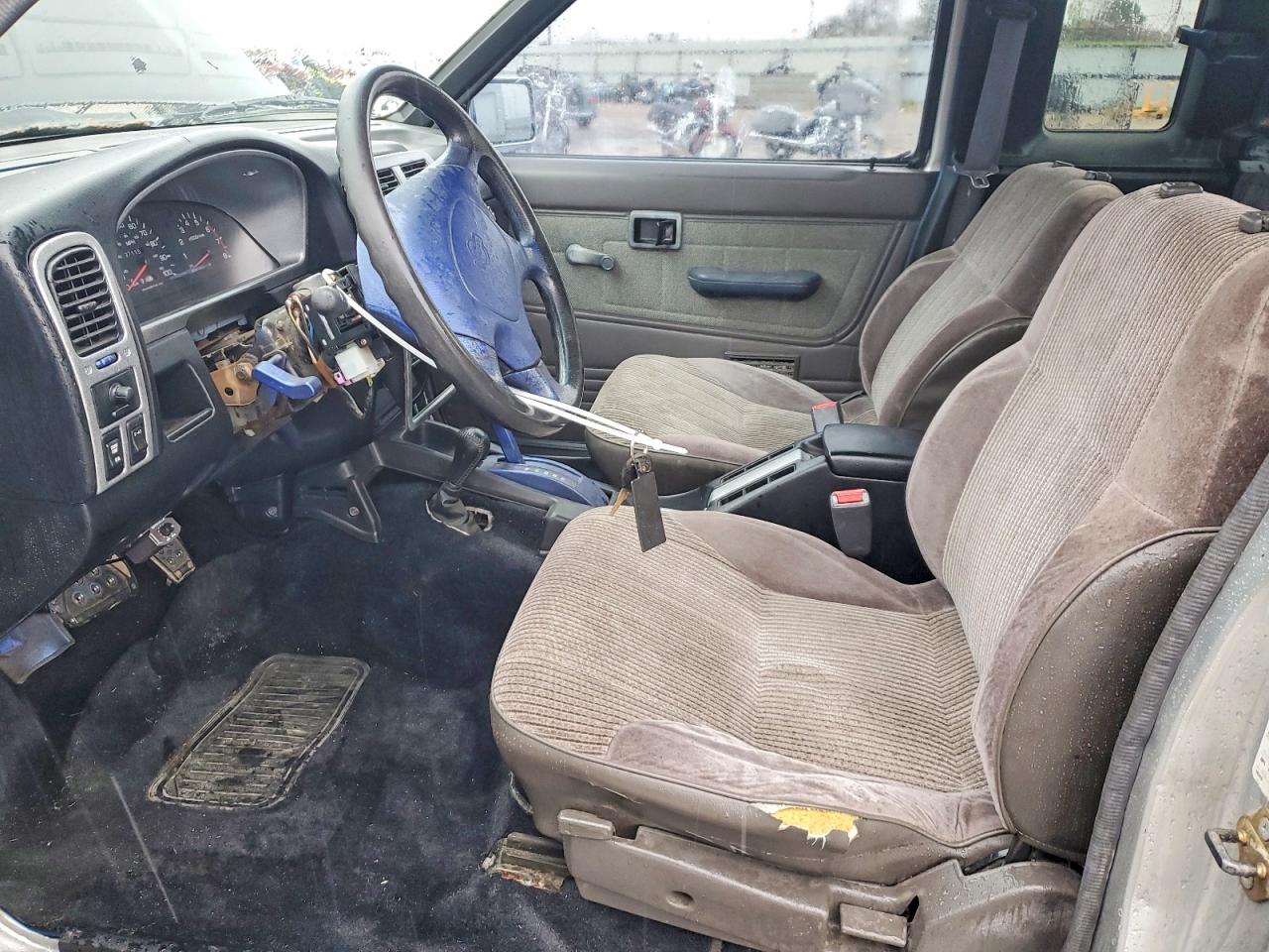 1995 NISSAN TRUCK XE V6 photo 19