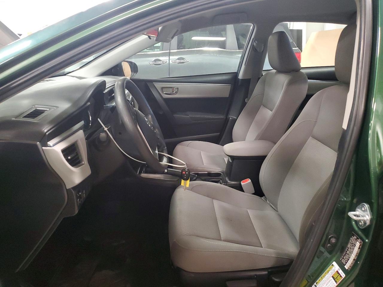 2015 TOYOTA COROLLA LE photo 13
