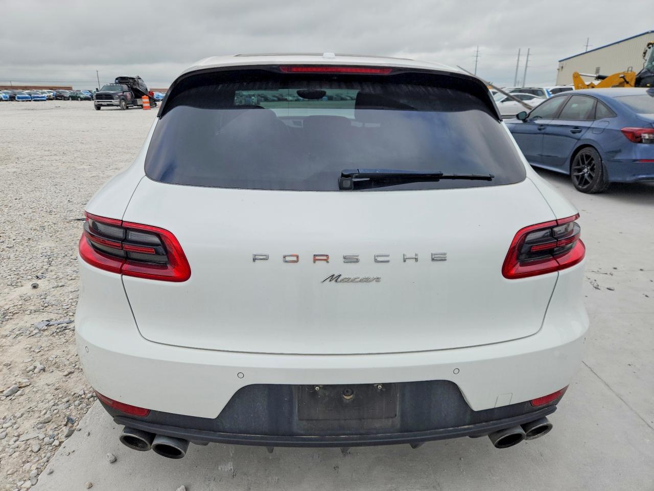 2018 PORSCHE MACAN photo 11
