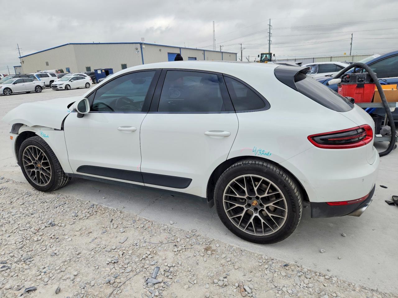 2018 PORSCHE MACAN photo 3