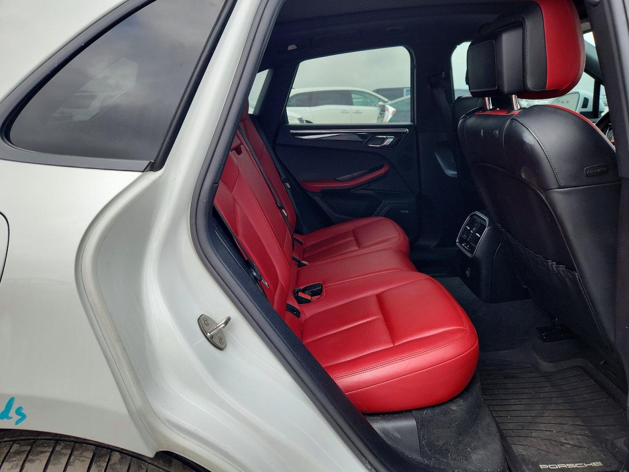 2018 PORSCHE MACAN photo 21