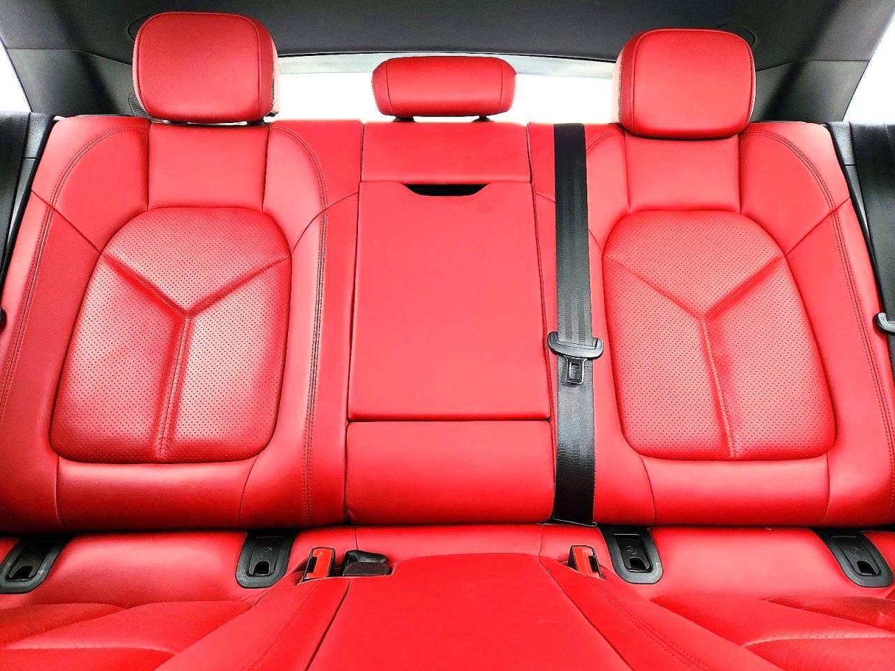 2018 PORSCHE MACAN photo 19