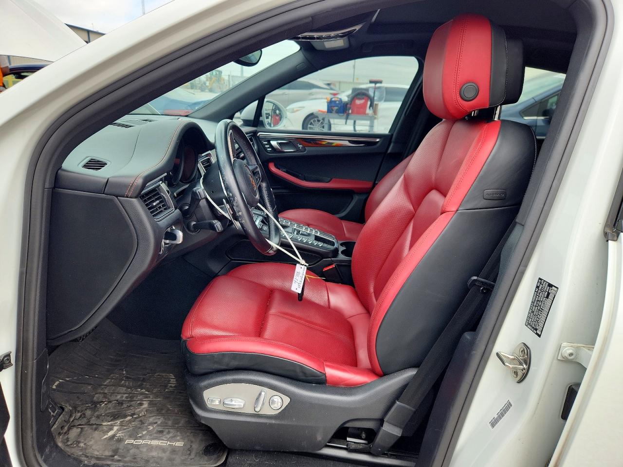 2018 PORSCHE MACAN photo 13