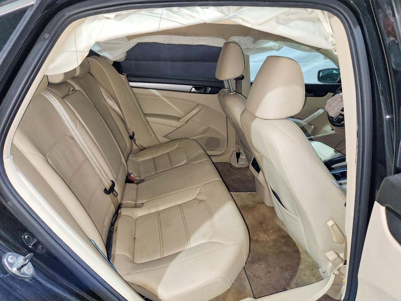 2014 VOLKSWAGEN PASSAT SE photo 19