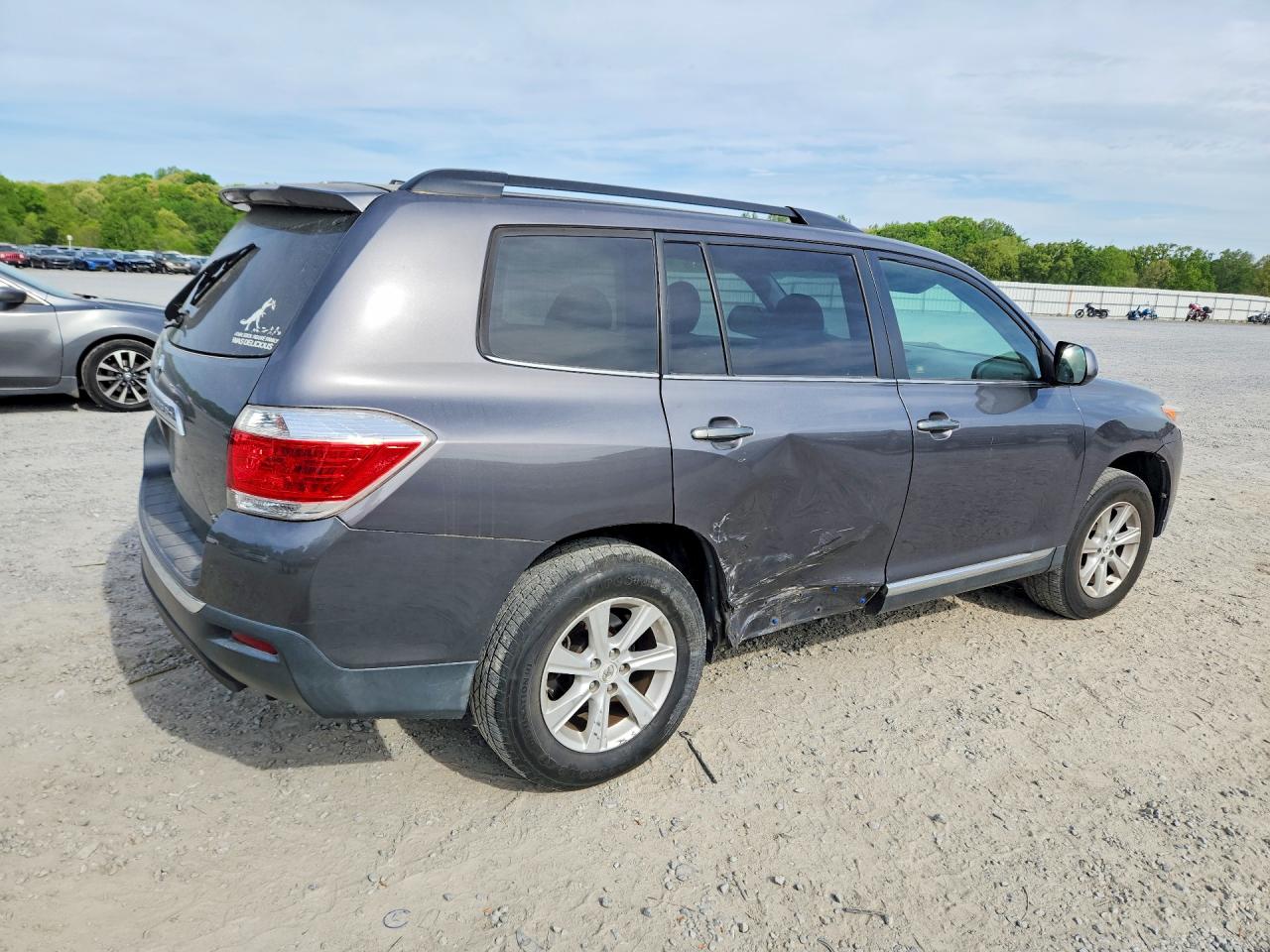 2011 TOYOTA HIGHLANDER SE photo 3