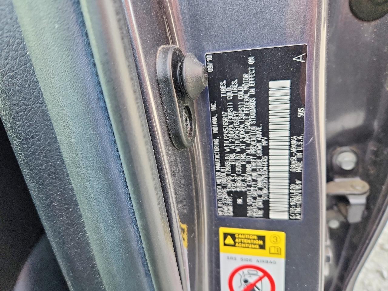 2011 TOYOTA HIGHLANDER SE photo 13