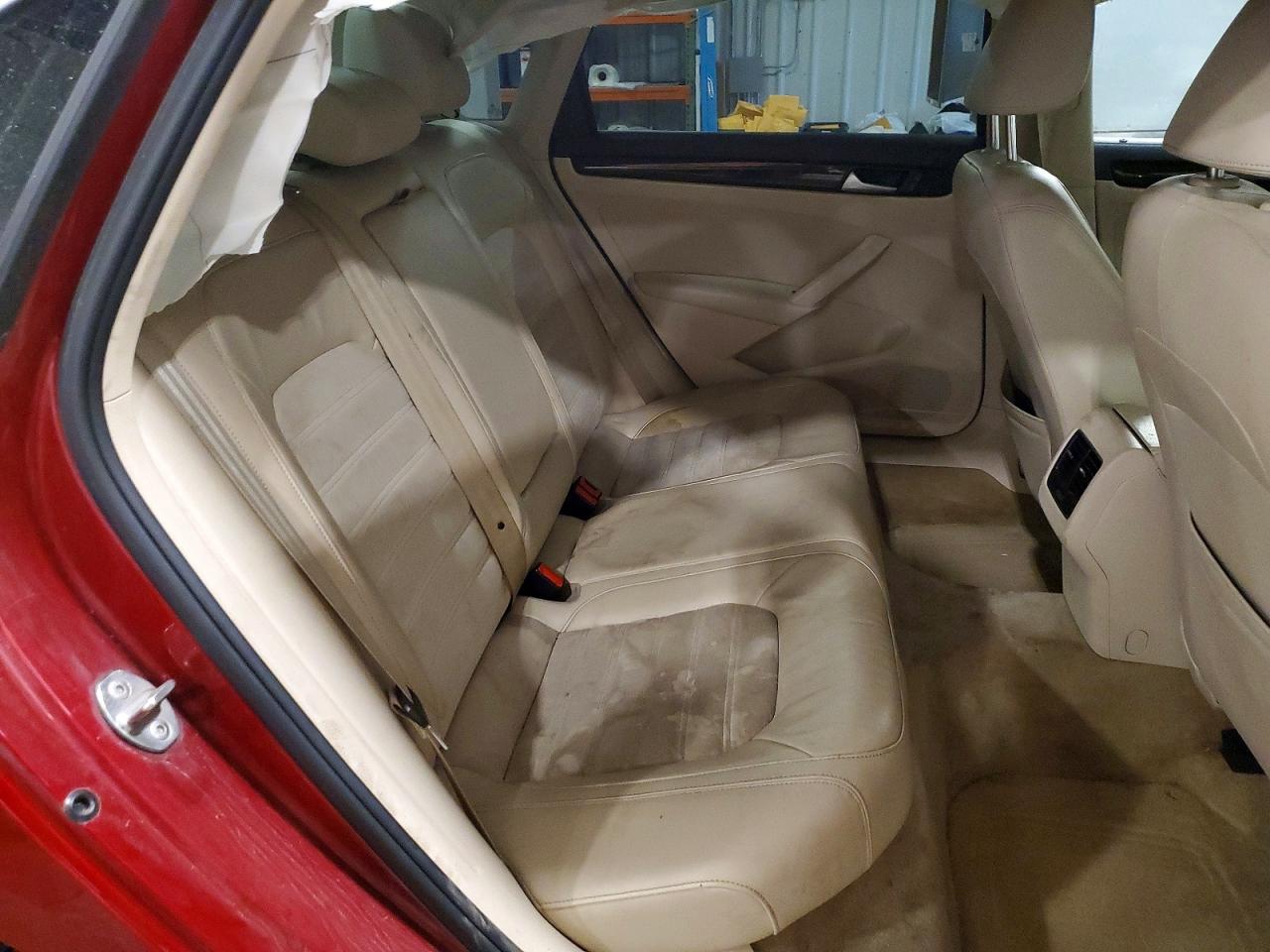 2015 VOLKSWAGEN PASSAT SEL photo 19