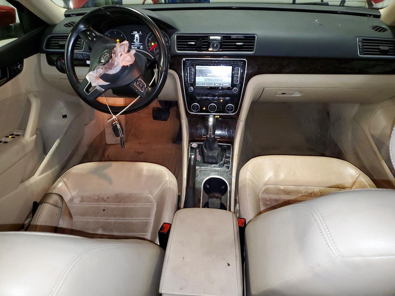 2015 VOLKSWAGEN PASSAT SEL photo 15