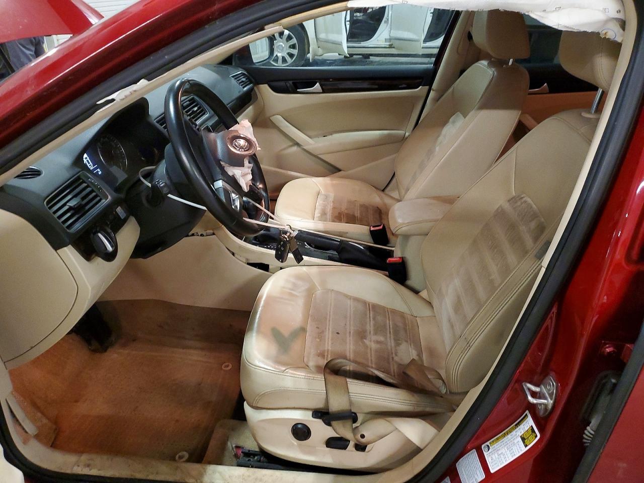 2015 VOLKSWAGEN PASSAT SEL photo 13