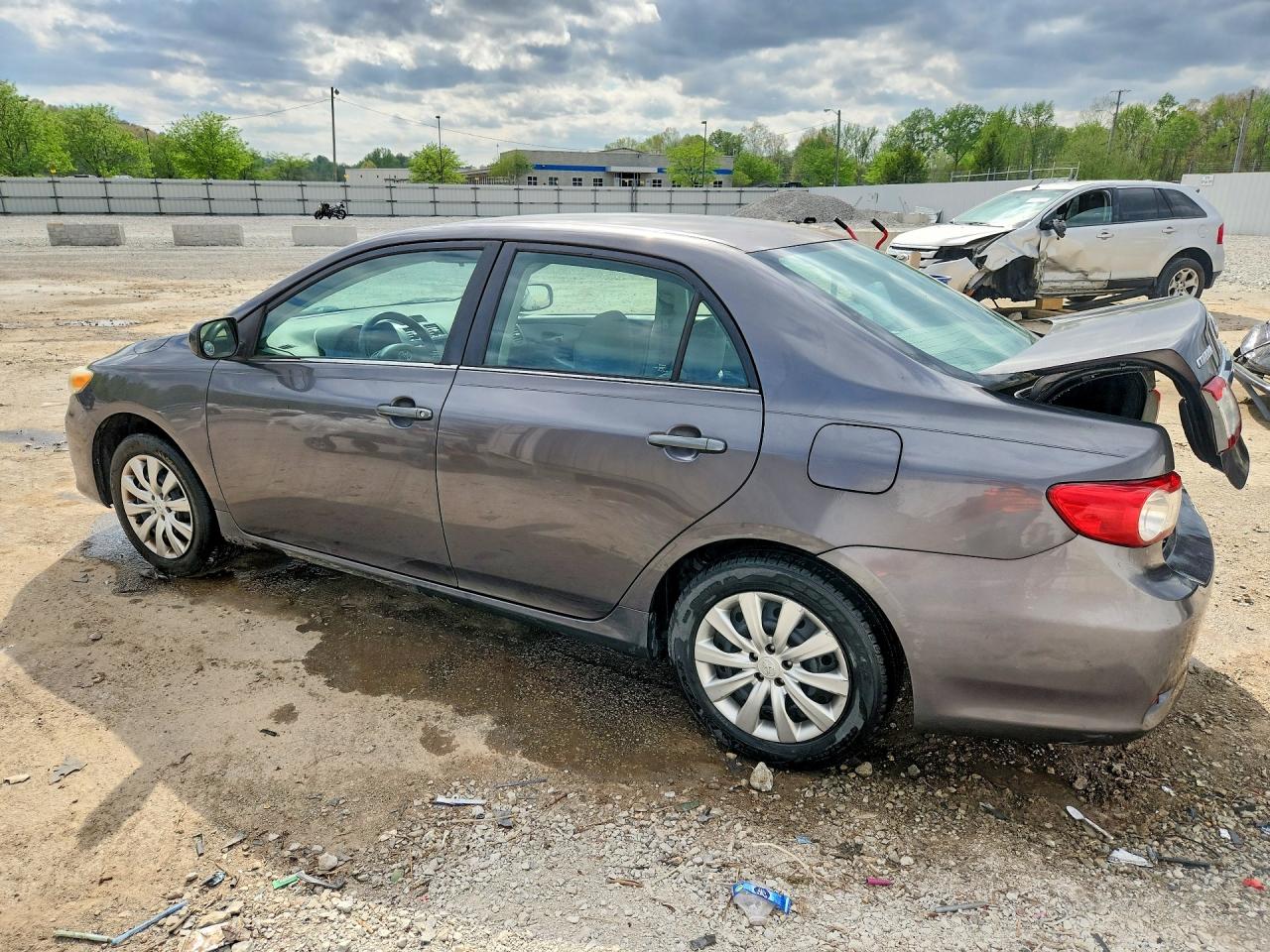 2013 TOYOTA COROLLA LE photo 4