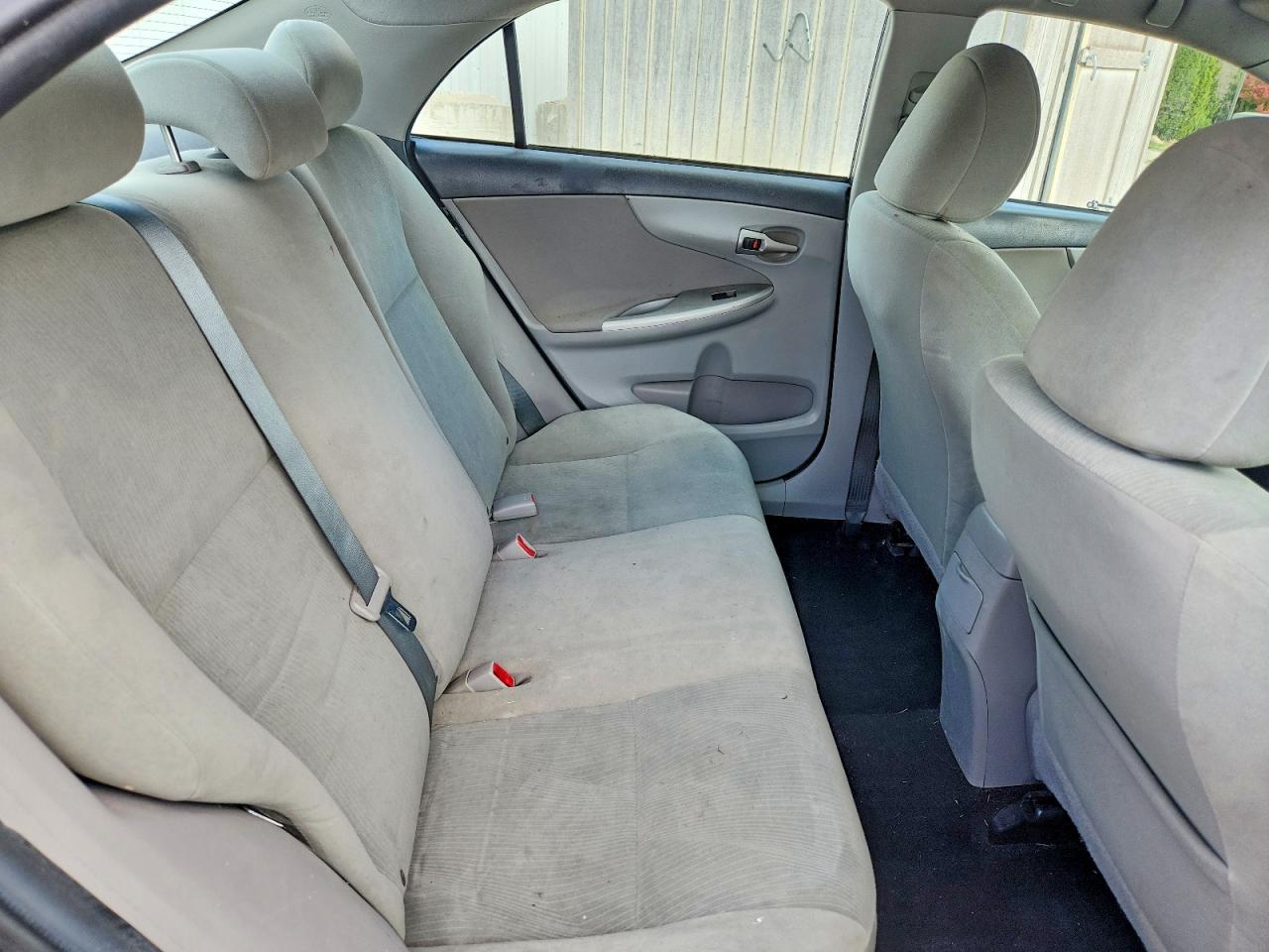 2013 TOYOTA COROLLA LE photo 28