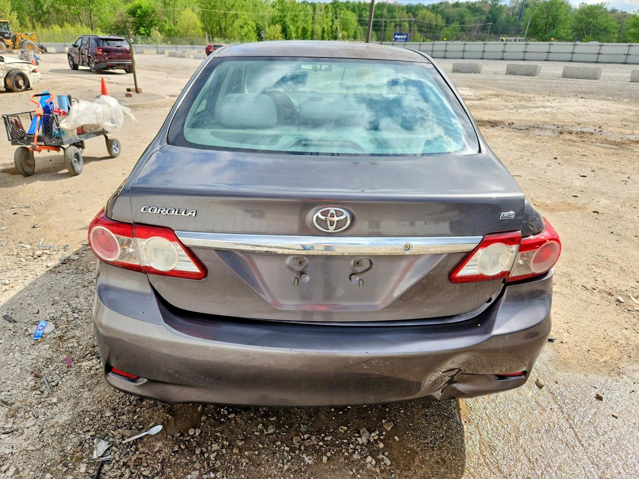 2013 TOYOTA COROLLA LE photo 16