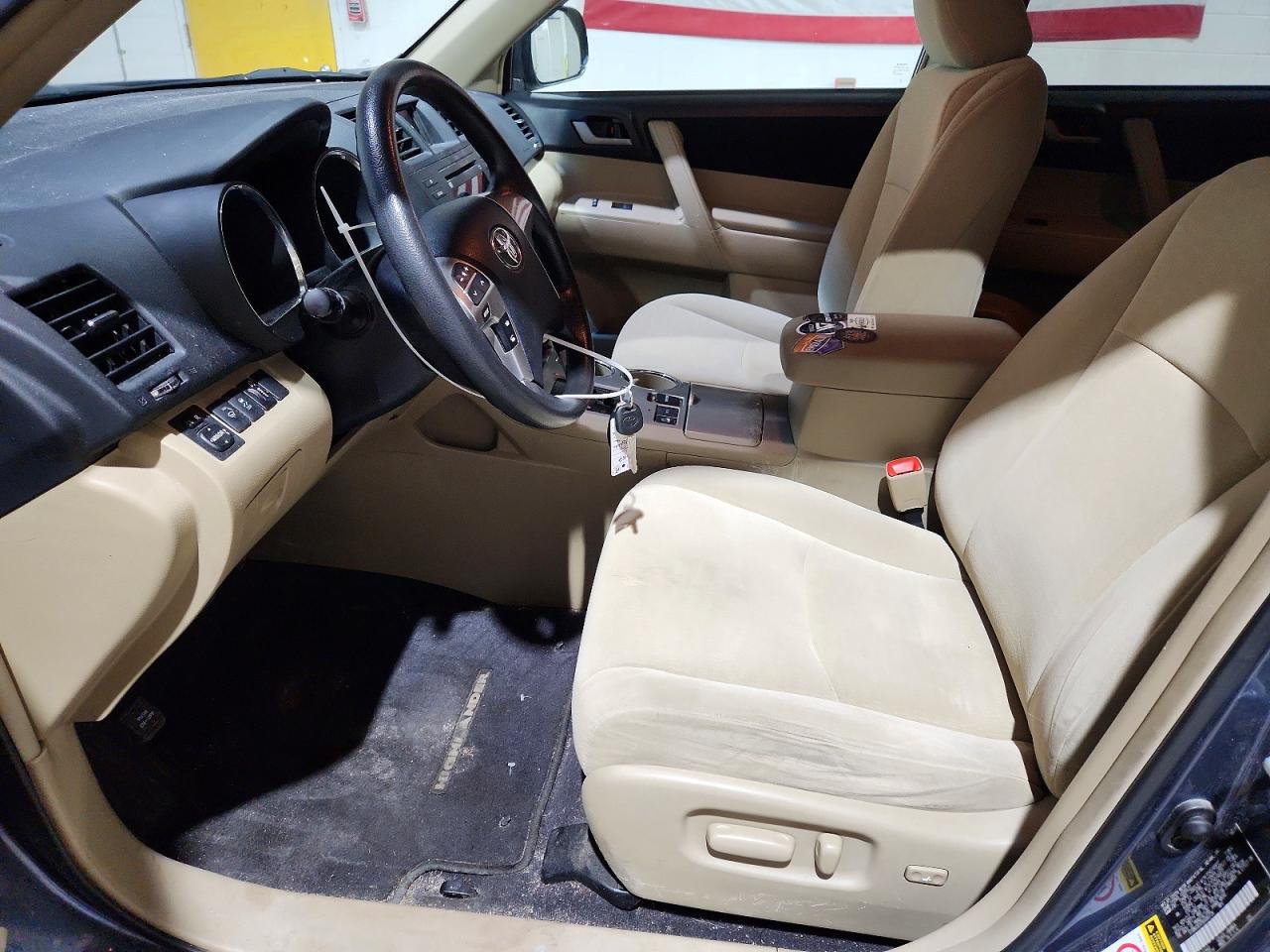 2011 TOYOTA HIGHLANDER BASE photo 7