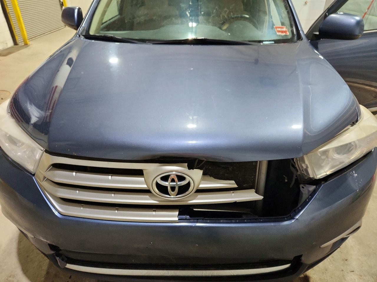 2011 TOYOTA HIGHLANDER BASE photo 12