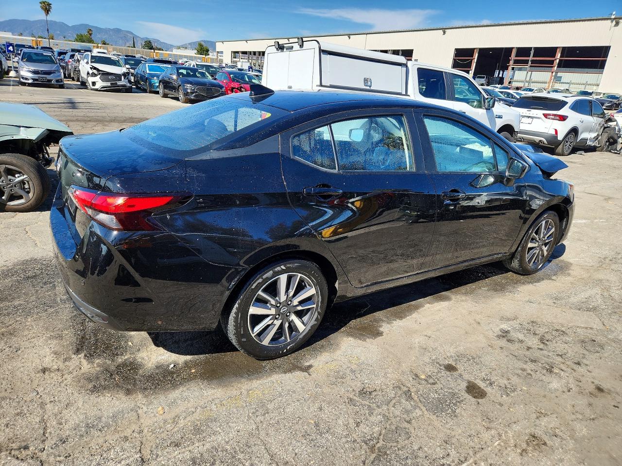 2025 NISSAN VERSA SV photo 5