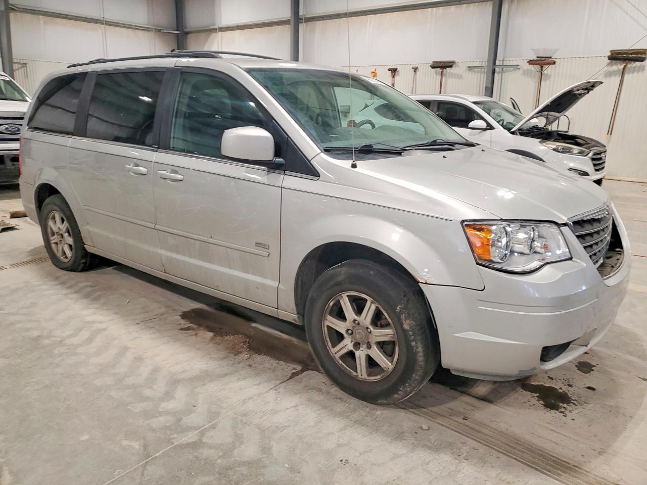 2008 CHRYSLER TOWN & COUNTRY TOURING photo 4