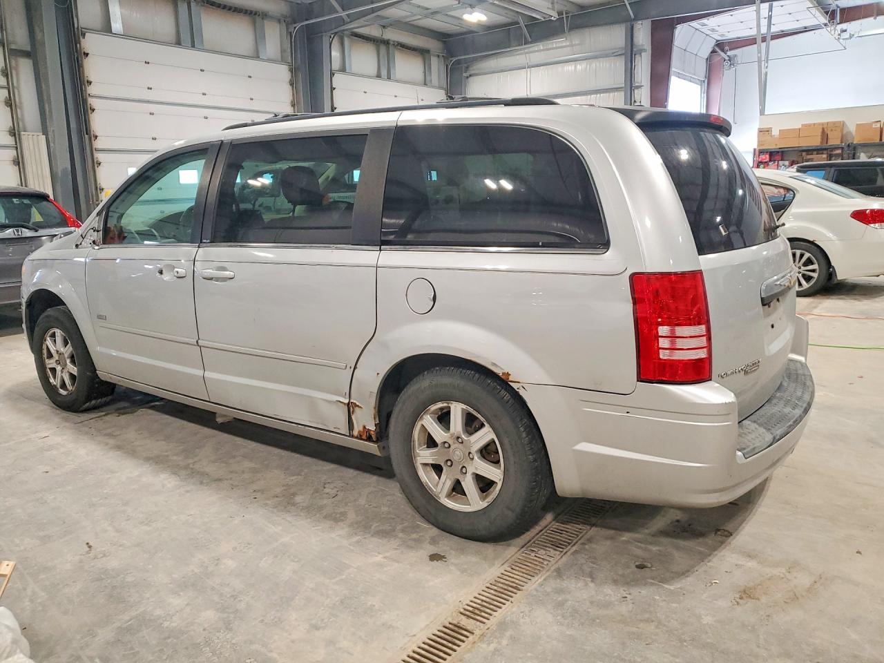 2008 CHRYSLER TOWN & COUNTRY TOURING photo 2