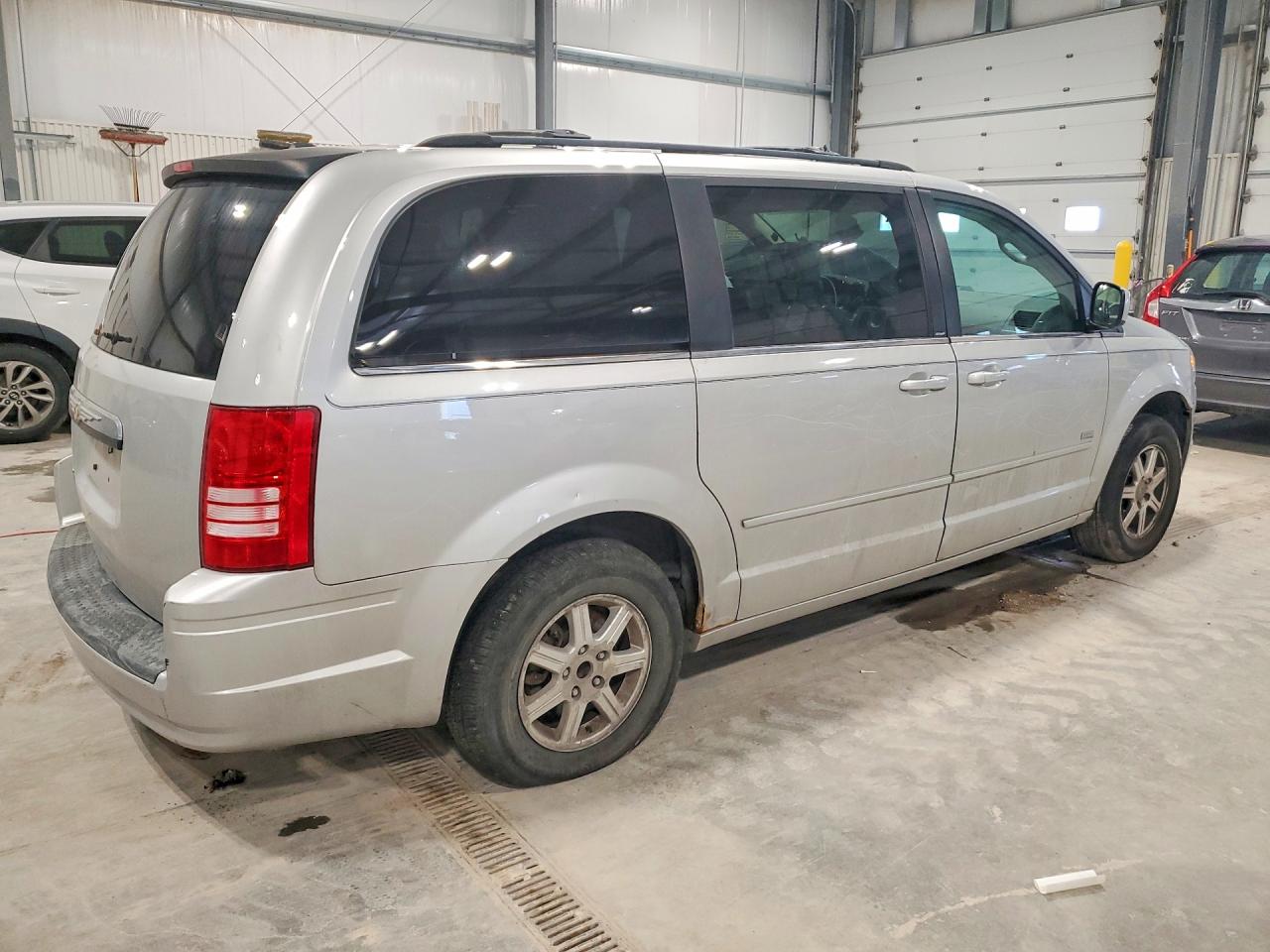 2008 CHRYSLER TOWN & COUNTRY TOURING photo 3