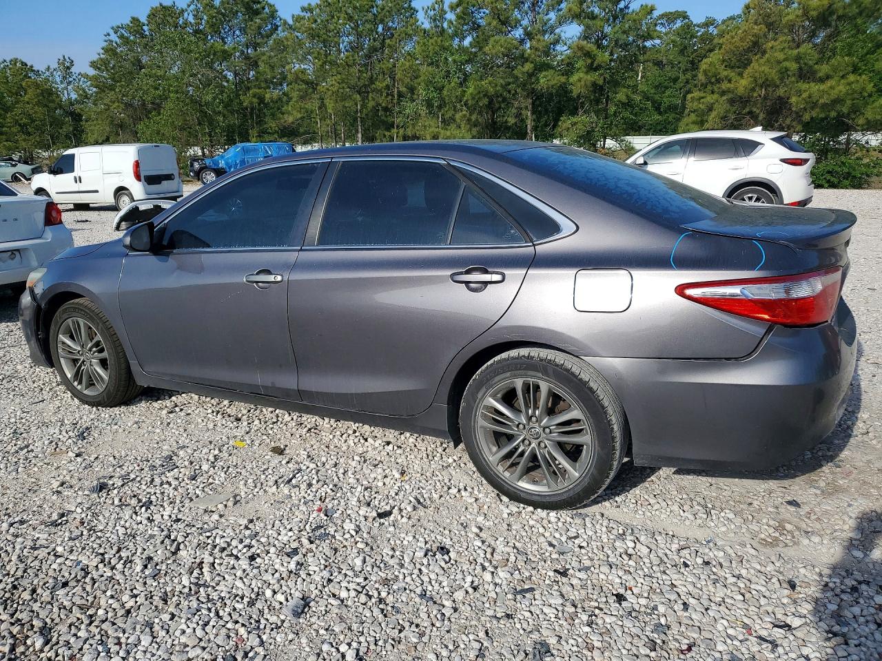 2016 TOYOTA CAMRY SE photo 2