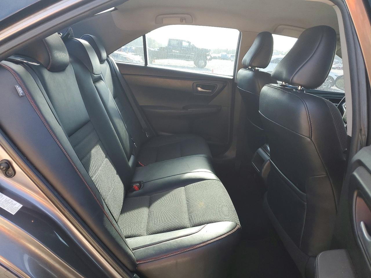 2016 TOYOTA CAMRY SE photo 10
