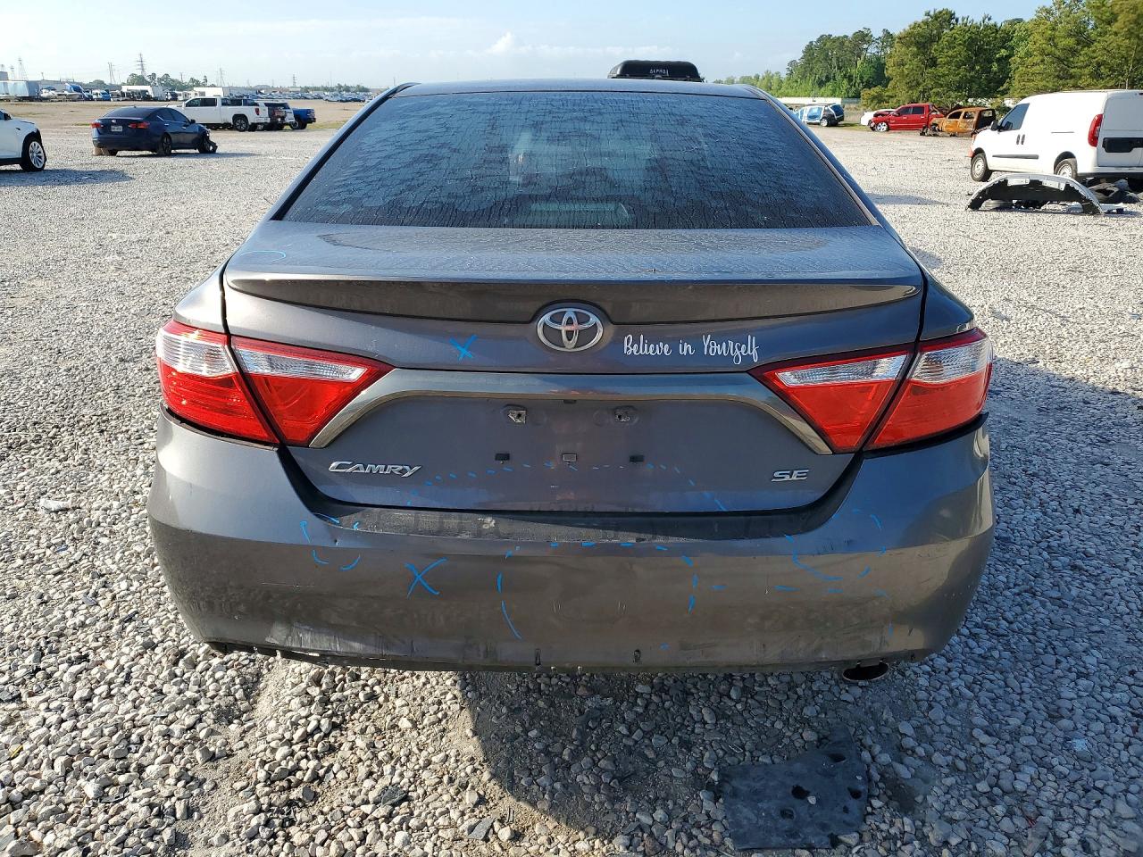 2016 TOYOTA CAMRY SE photo 6