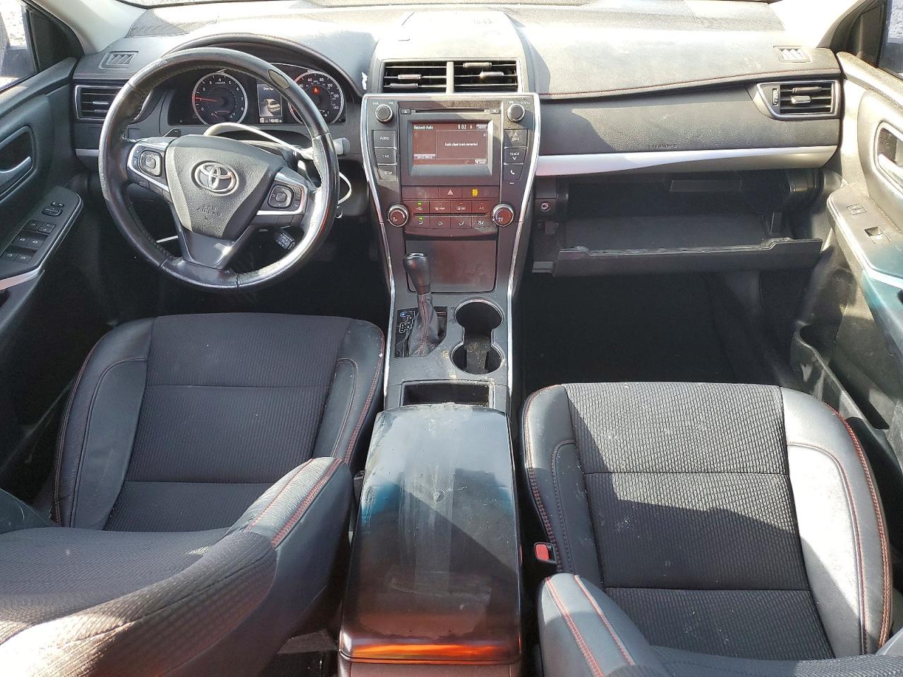 2016 TOYOTA CAMRY SE photo 8