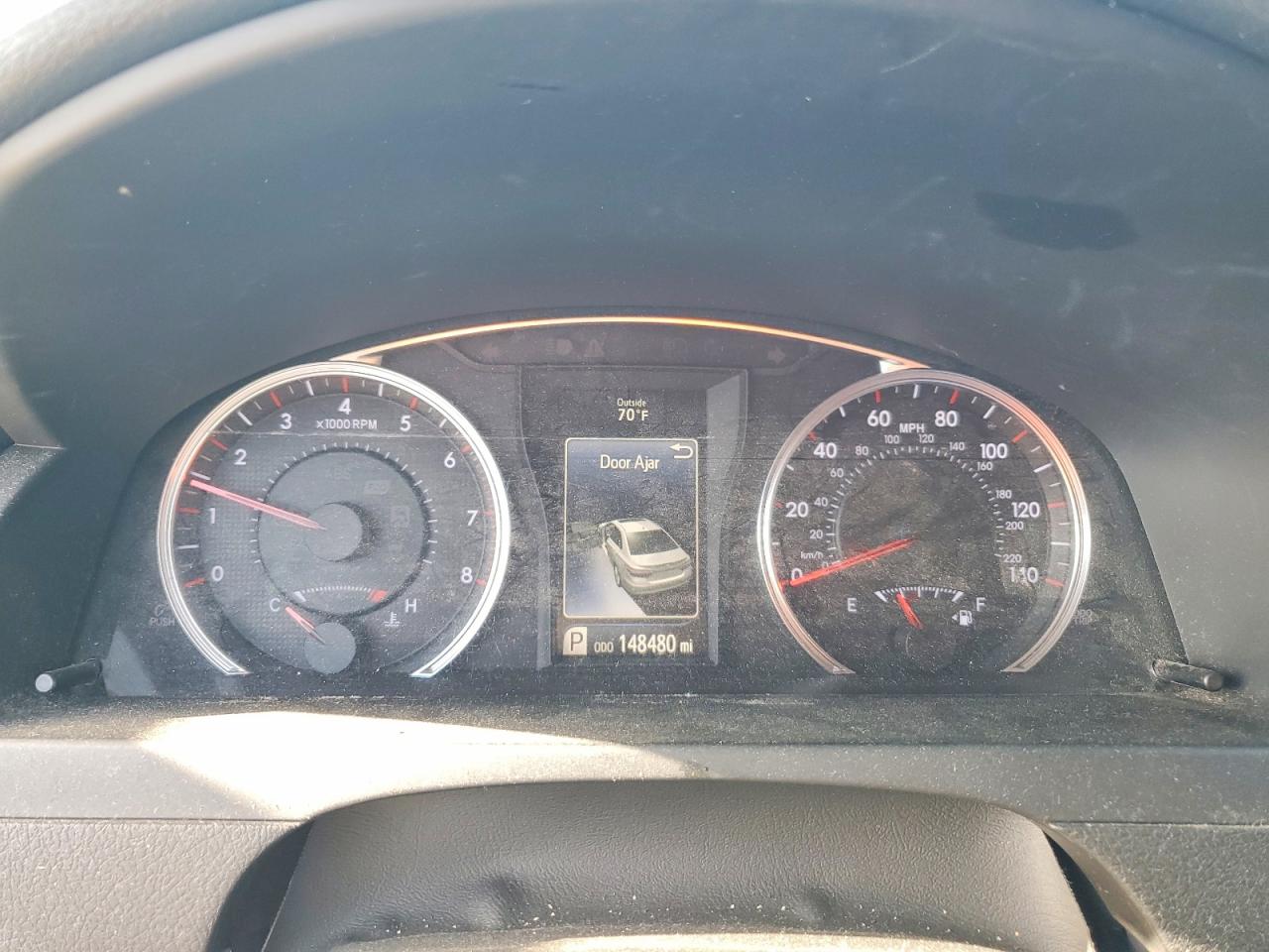2016 TOYOTA CAMRY SE photo 9