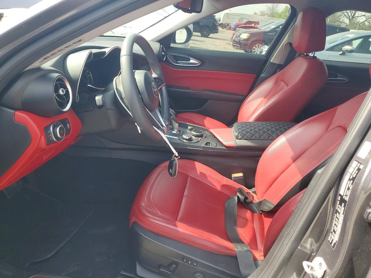 2019 ALFA ROMEO GIULIA photo 13